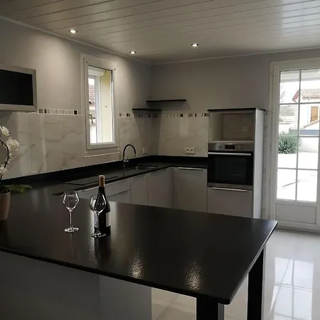 Apartment Ravissant Avec Piscine Et Jardin Saix (Tarn)